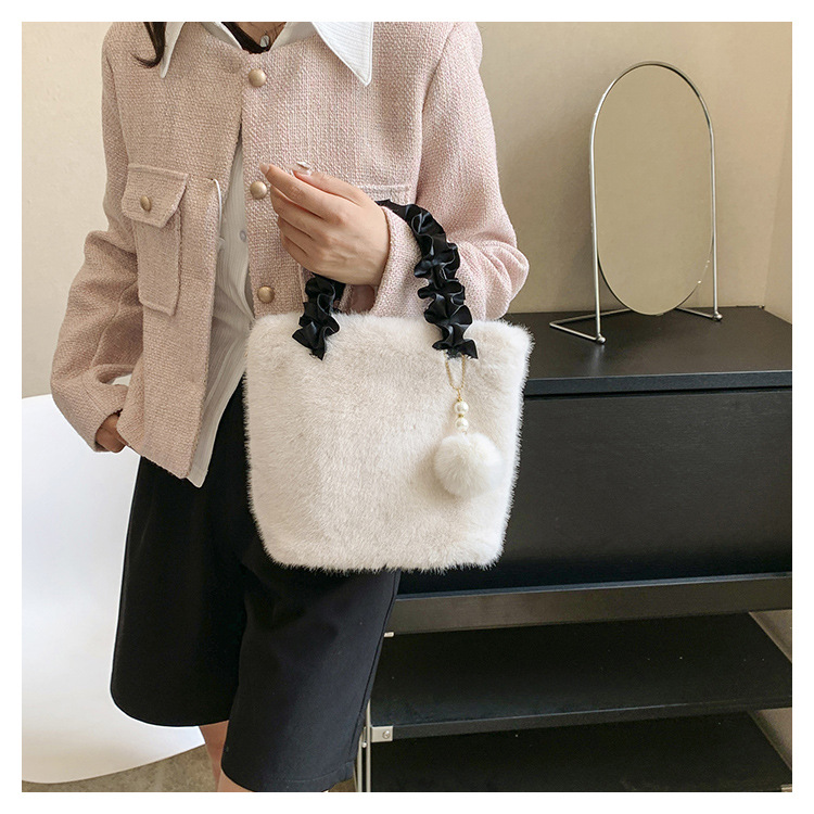 Women's Small Autumn&winter Plush Solid Color Basic Fluff Ball Bucket Zipper Bucket Bag display picture 13