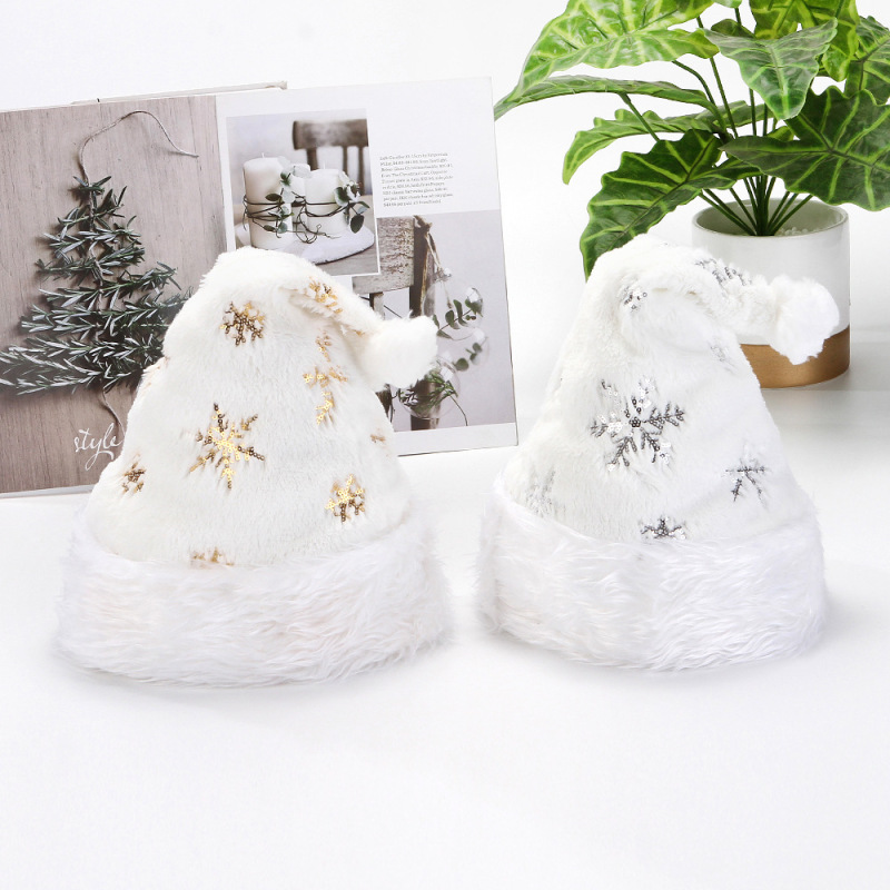 クリスマスの白いぬいぐるみのクリスマスの帽子の金銀の玉の片の雪の花の刺繍の成人のサンタクロースの帽子の祝日の家の装飾品|undefined