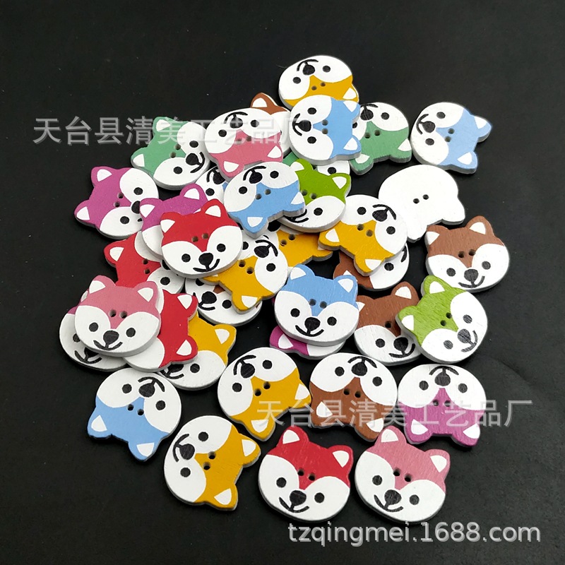 Cabeza de perro pintada de dibujos animados de bricolaje botones de madera accesorios de ropa para niños cabeza de perro botones de madera 50 piezas por paquete