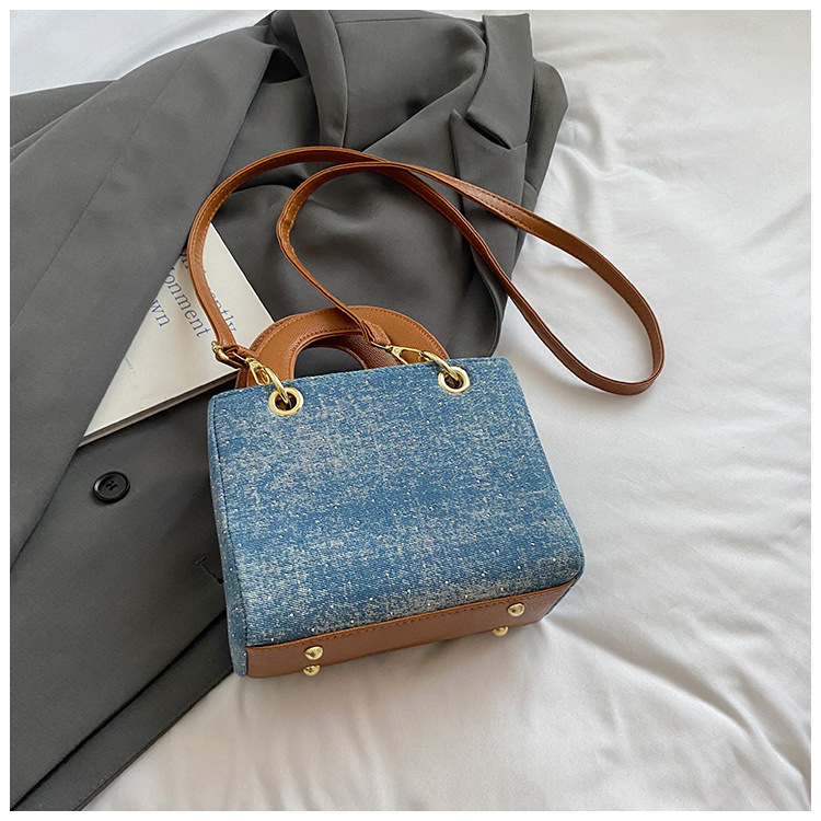 Diseño de nicho color en contraste bolso cuadrado pequeño portátil femenino 2025 nuevo bolso diagonal de diamantes retro de alta gama de moda