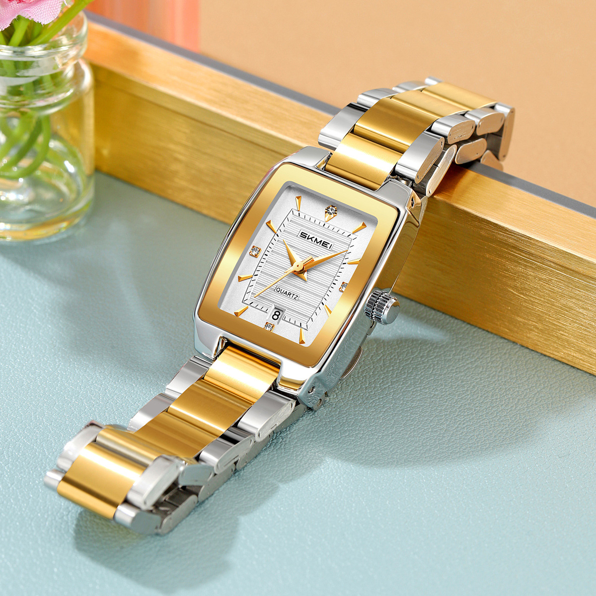 Momento de belleza reloj de acero reloj de mujer de negocios cuadrado impermeable calendario único reloj de cuarzo transfronterizo al por mayor spot