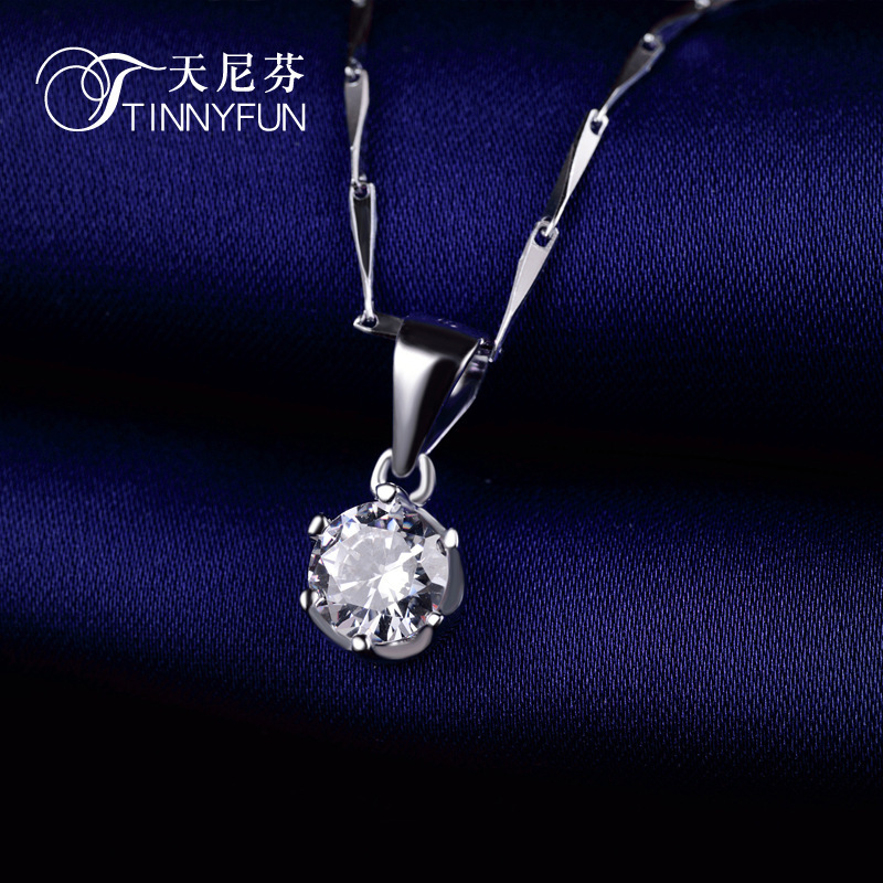 Japón y Corea del Sur accesorios simples personalidad collar colgante creativo S925 corona de plata micro incrustado colgante de cadena de clavícula de diamante único colgante mujer