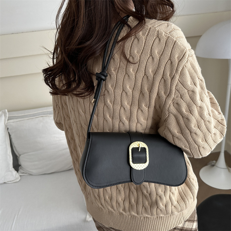 Coreana versátil 2024 invierno nicho de diseño de trabajo retro viaje de alto valor de cara bolsas de hombro bajo la braza de una pequeña bolsa cuadrada de moda