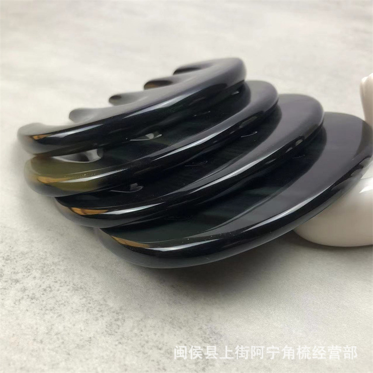 Water Buffalo Horn Five-Tooth Gua Sha Comb Black Horn Scalp Massage Comb Meridian Comb Under 10cm in use