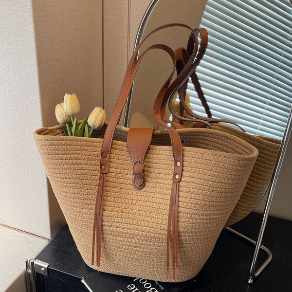 Straw shoulder bag for leisure, beach woven capacious one-shoulder bag