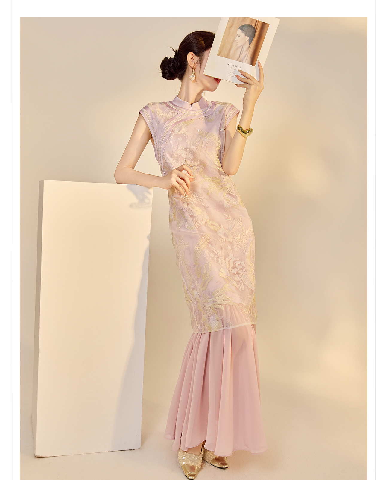Đầm sườn xám cổ đứng tay lỡ in họa tiết đính cườm cao cấp phong cách Tân Trung Hoa — màu vàng, màu tím chi tiết 13