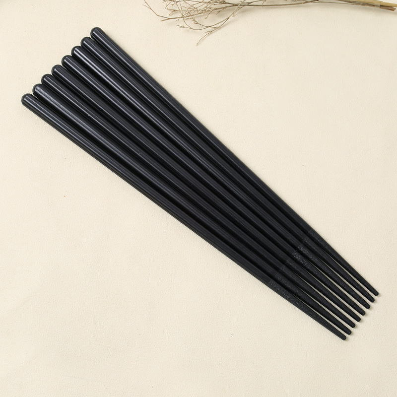 Nuevo hogar palillos de aleación de estilo japonés palillos puntiagudos palillos negros de alto aspecto palillos sin moho kuaizi al por mayor