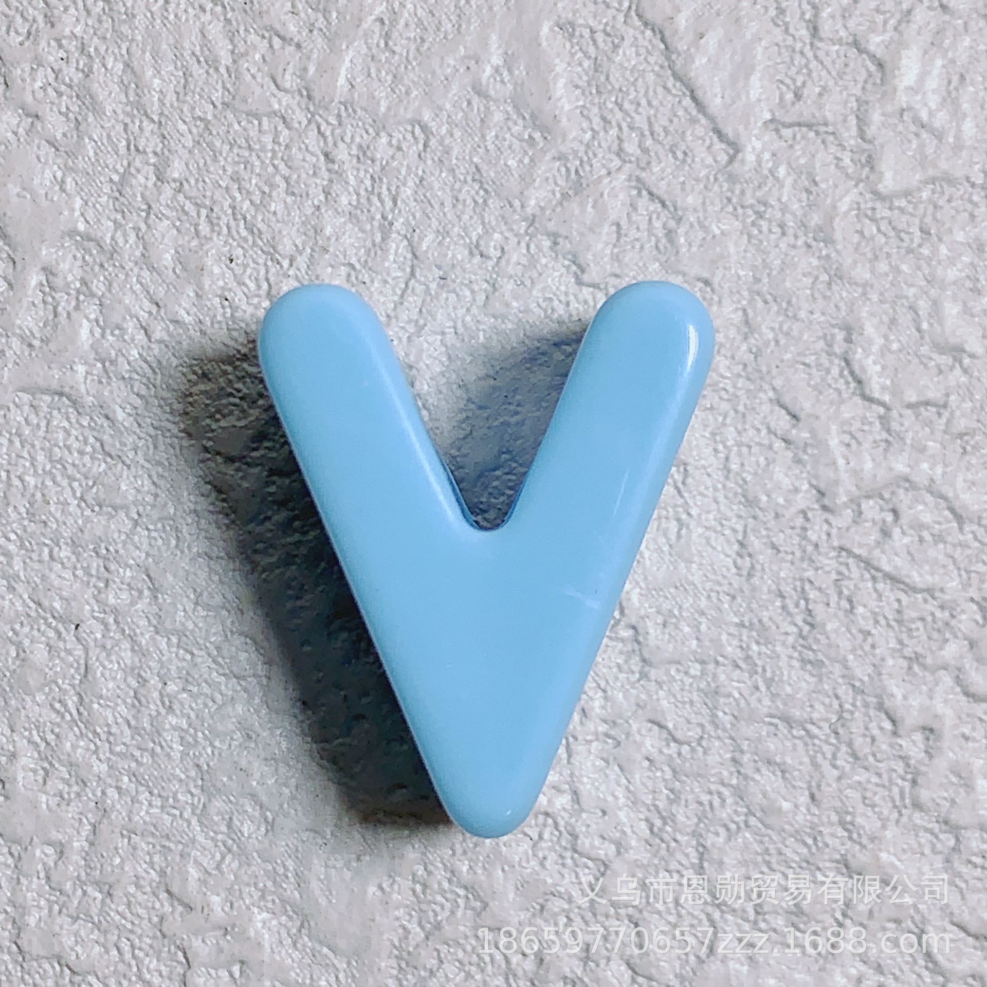 V (light blue)