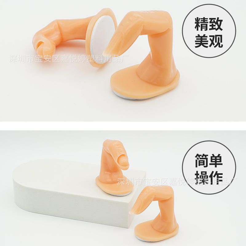 ネイルの練習棚の偽の指の先に甲があります。|undefined