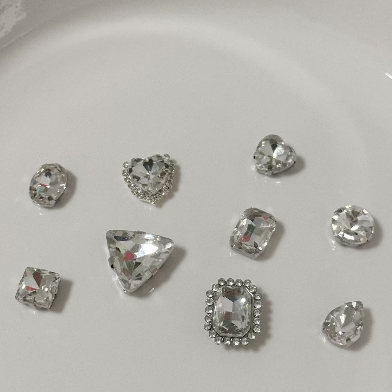 白色爪钻DIY洞洞鞋服装耳钉发夹配件现货跨境热销批发新款工厂