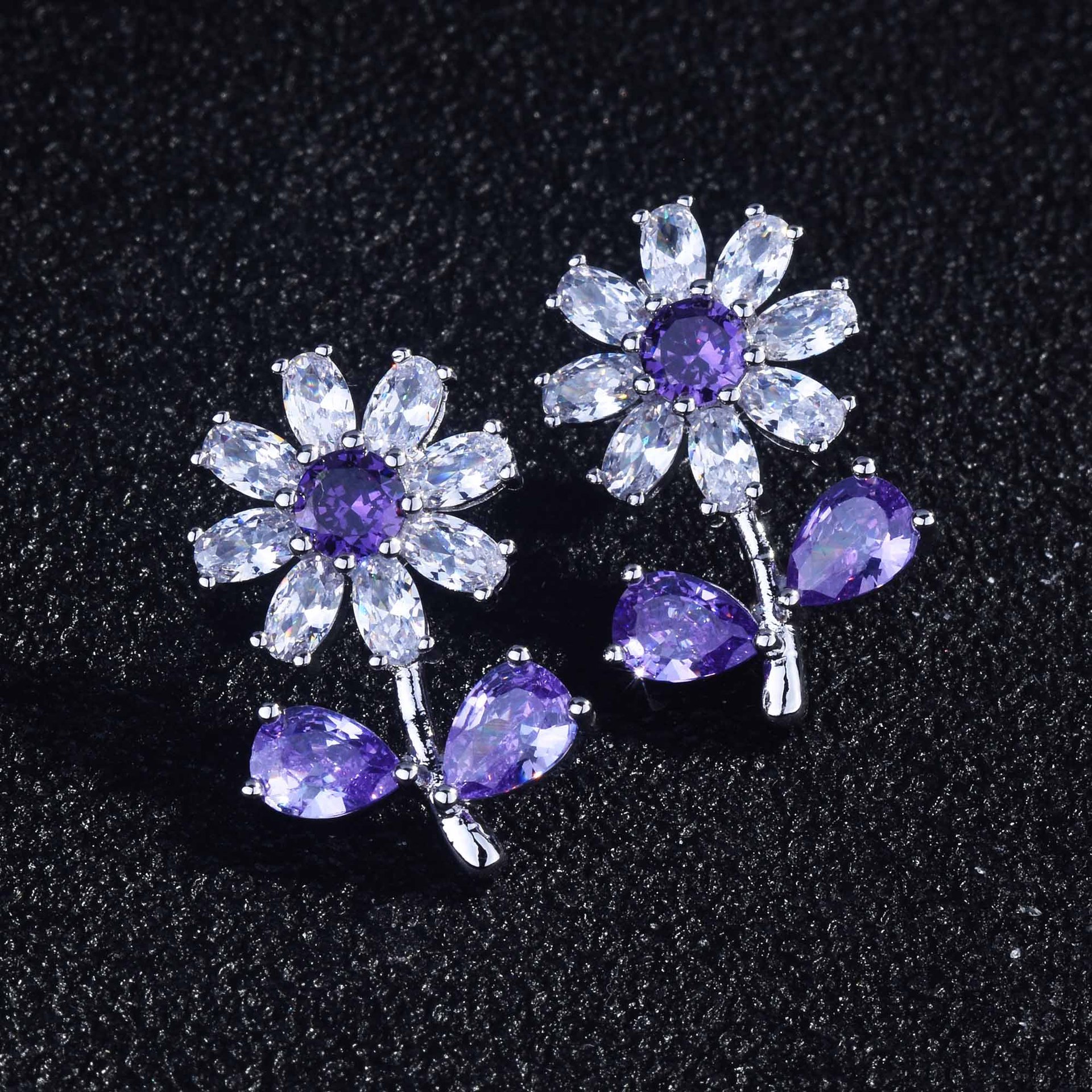Super Flash High Carbon Diamond Small Daisy Small Flower Earrings Chrysanthemum Earrings display picture 10