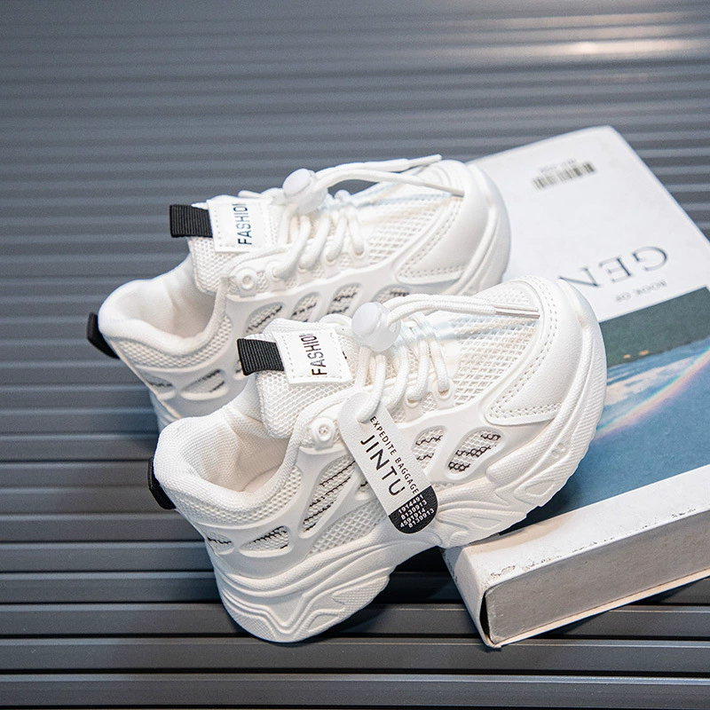 2024 Лето-осенний новый мальчик легкая папочка обувь детская мода мягкая подошва маленькая белая обувь для девочек повседневная спортивная обувь