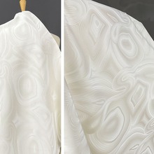 白色超声水波纹皮革面料 渐变创意肌理廓形皮衣服装设计师布料