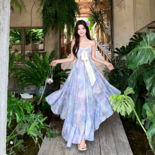 法式紫色油画吊带连衣裙子女2026夏季新款海边度假气质不规则长裙