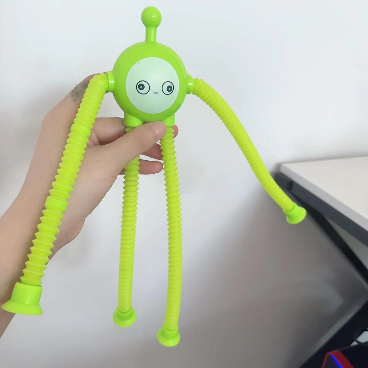 Tubo telescópico al por mayor dibujos animados lindo rompecabezas huevo fiesta descompresión juguete aburrido descompresión artefacto ventosa tubo tirón
