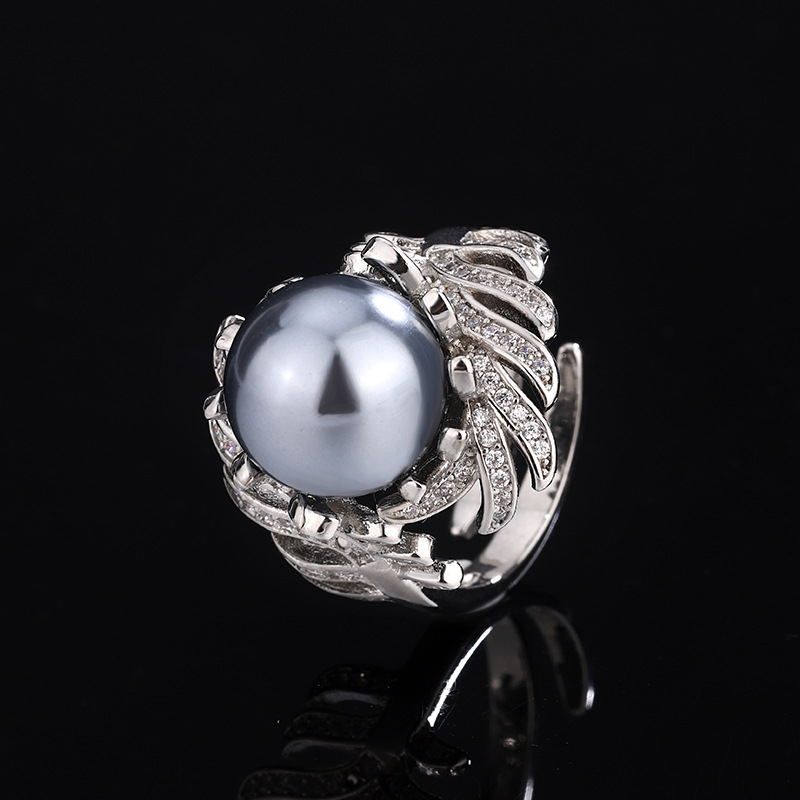 2024 nueva joyería cobre chapado en platino nuevo estilo con incrustaciones de plumas de perlas temperamento anillo de lujo ligero 12mm