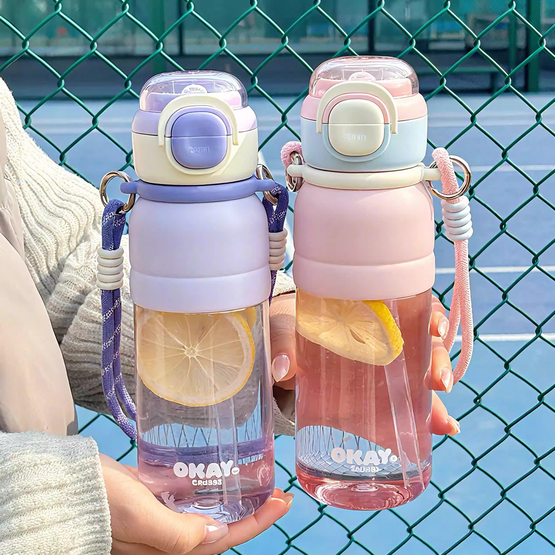Taza de agua verano 2026 nueva taza de plástico de gran capacidad simple taza de paja deportiva de estudiantes taza portátil de chicas