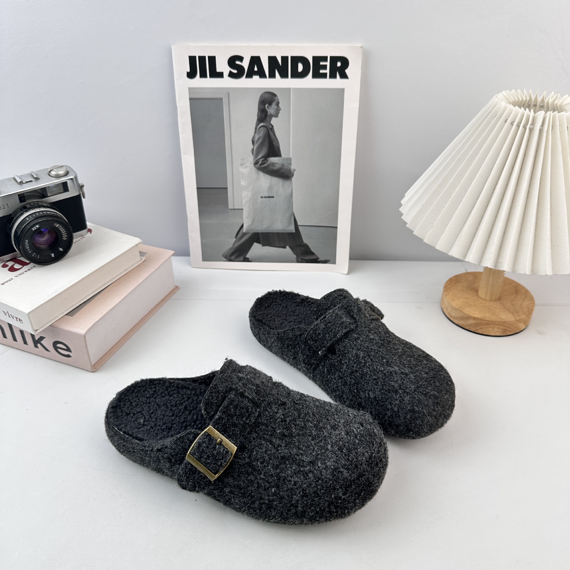 Yuanbo Baotou medio zapatillas de mujer invierno 2025 nuevo tipo de terciopelo de un pie de zapatos de calzado retrógrados zapatos individuales