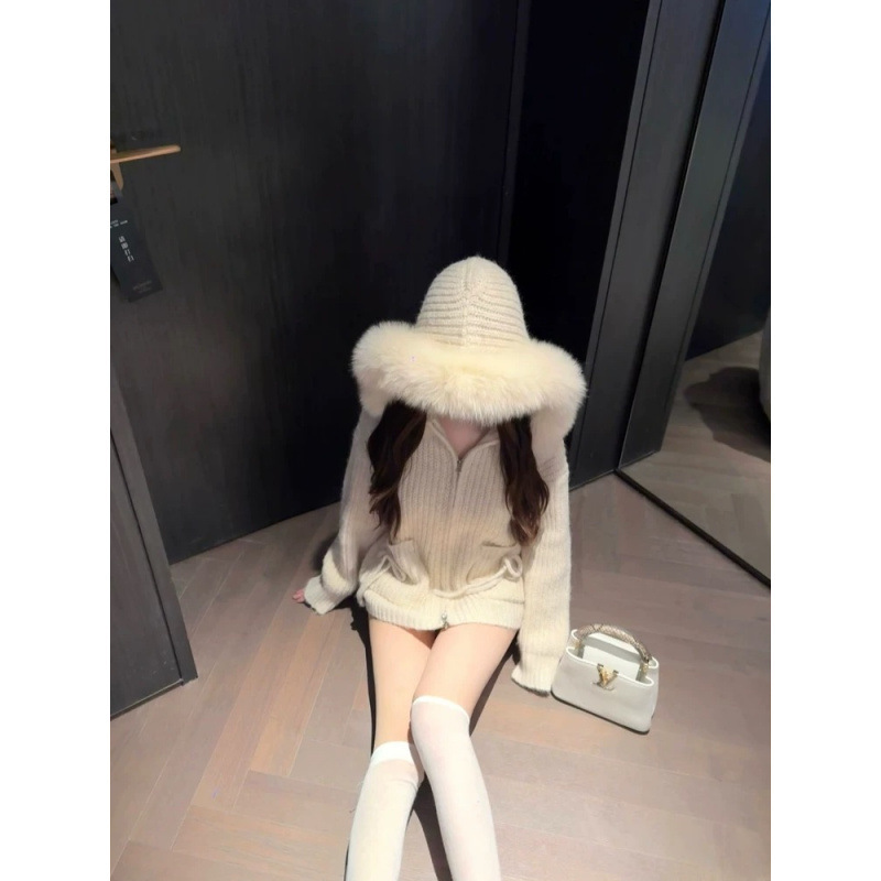M900 White Jacket for Women 2025 New Style Hooded Short Versatile Autumn and Winter Knitted Cardigan for Petite Figures with Fox Fur Collar M900 White Jacket for Women 2025 New Style Hooded Short Versatile Autumn and Winter Knitted Cardigan for Petite Figures with Fox Fur Collar