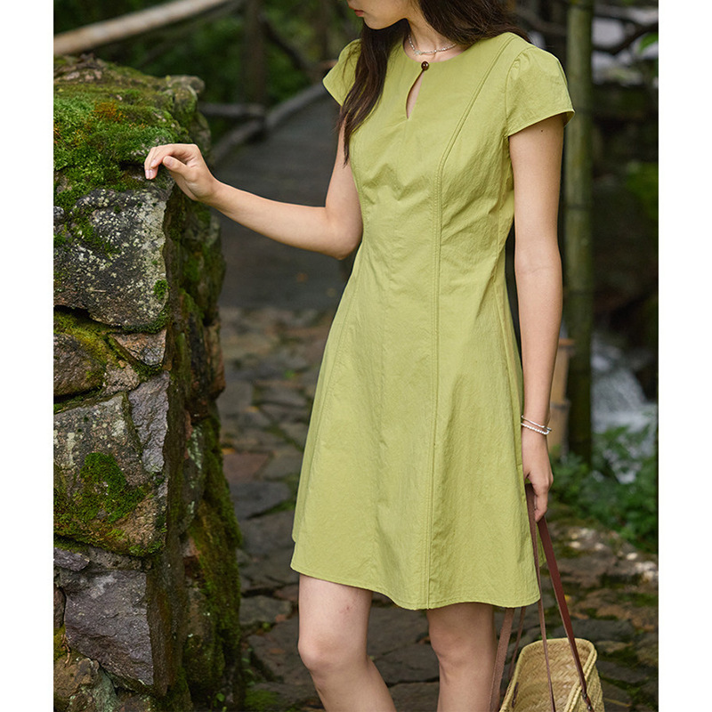 French-Style Retro One-Button Short Waist-Cinching Dress, Summer 2026 New Model for Petite Figures