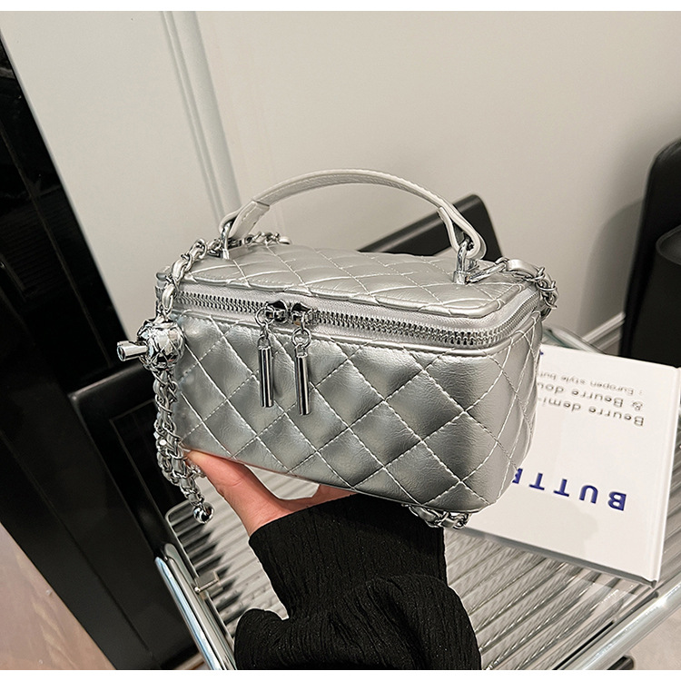 Bolso de mano de alta sensación para mujeres 2026 nuevo nicho bolso de caja de lujo ligero cadena de diamante bolso de hombro image 7