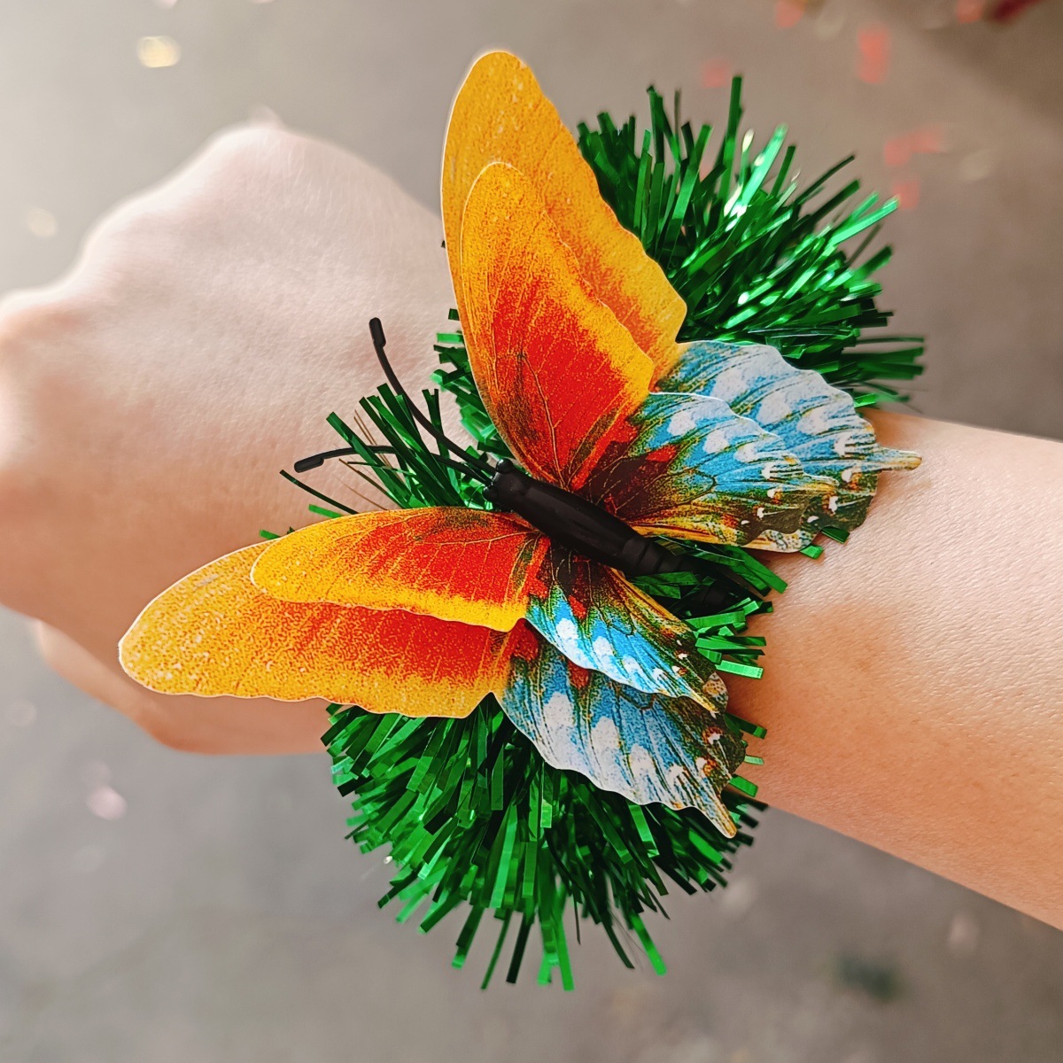 입체적인 나비 손목 꽃