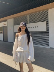 大衆のデザイン感の斜め襟の肩のバックルは上着の気質をつなぎ合わせます。
