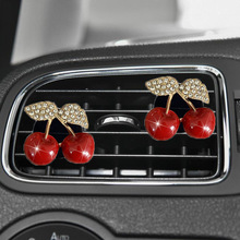 新款镶钻樱桃汽车出风口香水夹车载香薰装饰女水果出风口摆件