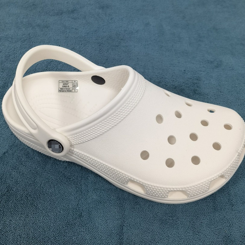 Classic breathable lightweight comfortable casual beach Crocs-style…