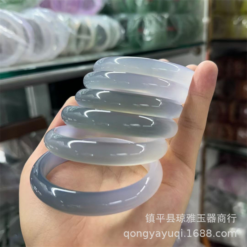 批发高冰新中式烟雨江南玉髓手镯玛瑙渐变蓝色正圈玉镯直播供货