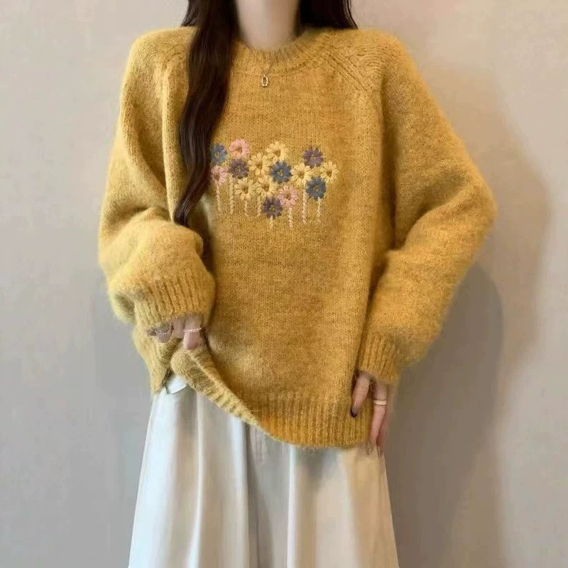 Korean-style embroidered floral design round-neck sweater for women, new autumn and winter cute and stylish long-sleeve pullover knit top Korean-style embroidered floral design round-neck sweater for women, new autumn and winter cute and stylish long-sleeve pullover knit top