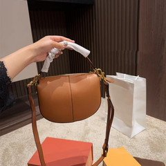 レディース ショルダー クロスボディバッグ ハーフムーン ハンドバッグ ポテト シュレッド 韓国風 TOD サドルバッグ 気質 四季 通勤 カジュアル