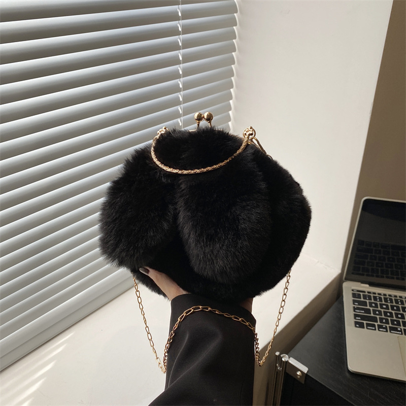 Tramp plush bag women's portable messenger bag 2024 winter new chain fashion small round bag rabbit ear clip buckle bag