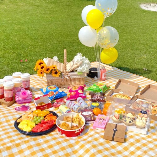 Factory direct sales picnic mat waterproof and moisture-proof beach mat thickened outdoor camping picnic mat picnic moisture-proof mat