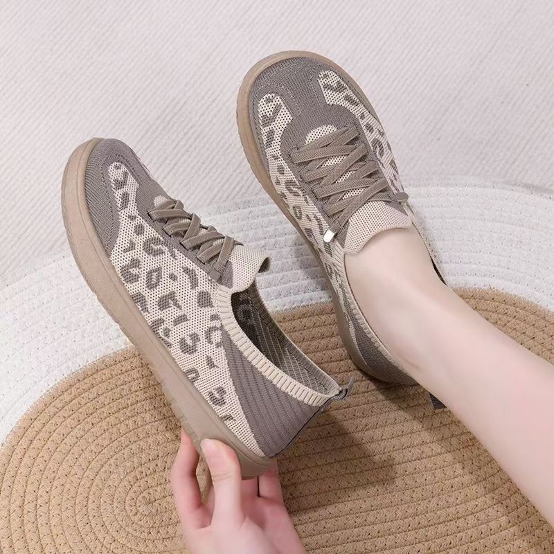 2025 primavera nueva explosión leopardo zapatos de entrenamiento de moda casual zapatos de mujer suaves ligeros viejos zapatos de tela de Beijing con suela plana