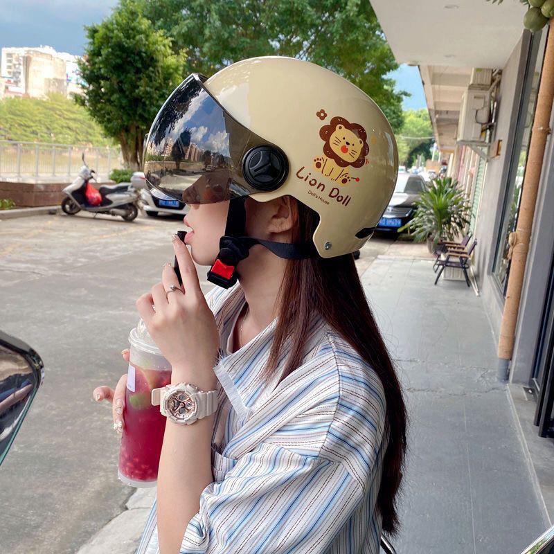 Cartoon Cat New Certified Electric Vehicle Helmet for Women, Winter Season, Four Seasons, New National Standard Motorcycle Safety Half Helmet, Cute