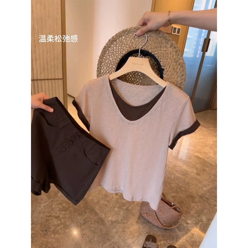 Korean Chic Unique Pink Fake Two-Piece V-Neck Short-Sleeved T-Shirt for Women, a Very Stylish and Niche Design Top for Summer