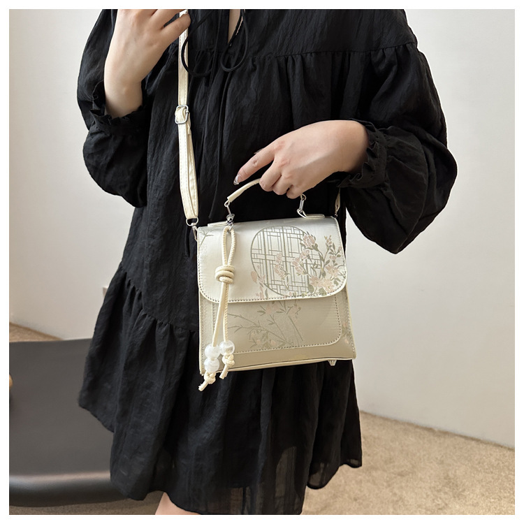 2024 New Style Fashion Design One Shoulder Crossbody Bag with Western Style, Pure Color, Fresh Underarm Texture_voghion.com
