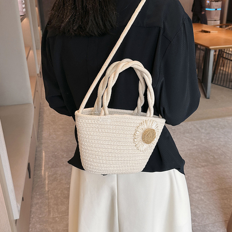 Pastoral Style Handmade Woven Bag Environmentally Friendly Handbag Flower Commuter Shoulder Bag Solid Color Storage Bag Holiday Crossbody Bag