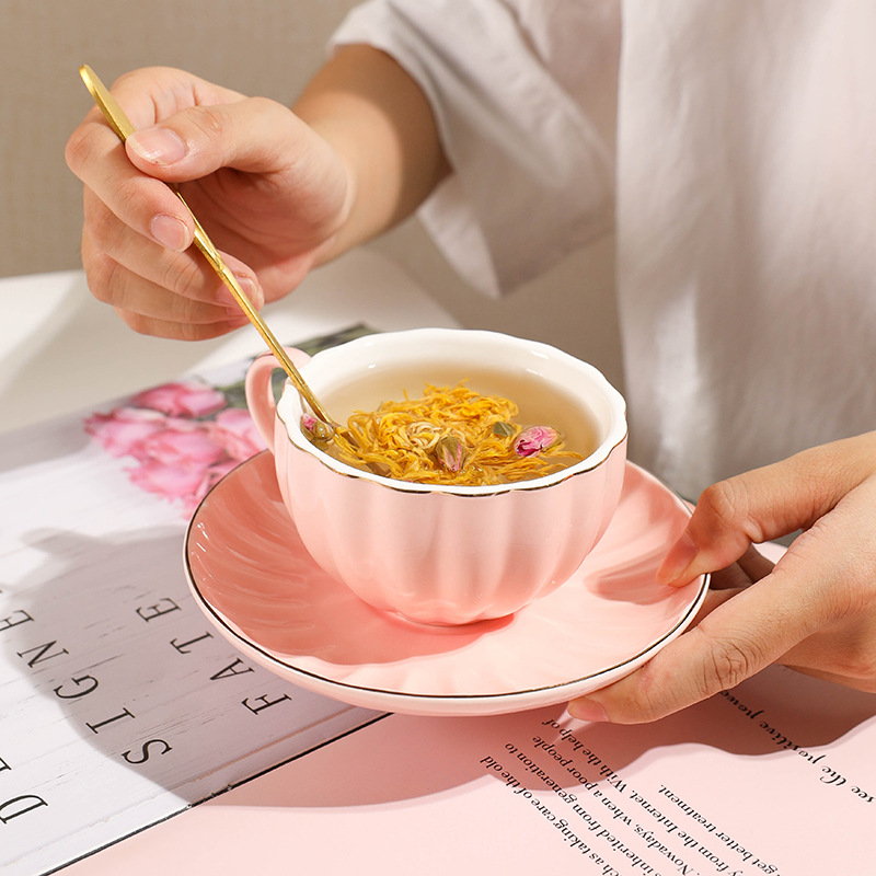 Comercio exterior de cerámica taza de café platillo juego de té regalo simple flor taza de té hogar taza de agua café traje de regalo con estante