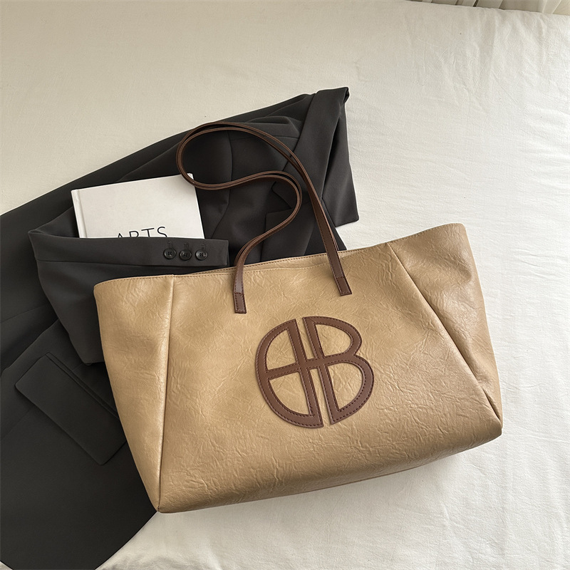 Bolso de mano de dama de alto nivel primavera y verano 2025 versátil bolso de viaje en bolsa popular de gran capacidad este año