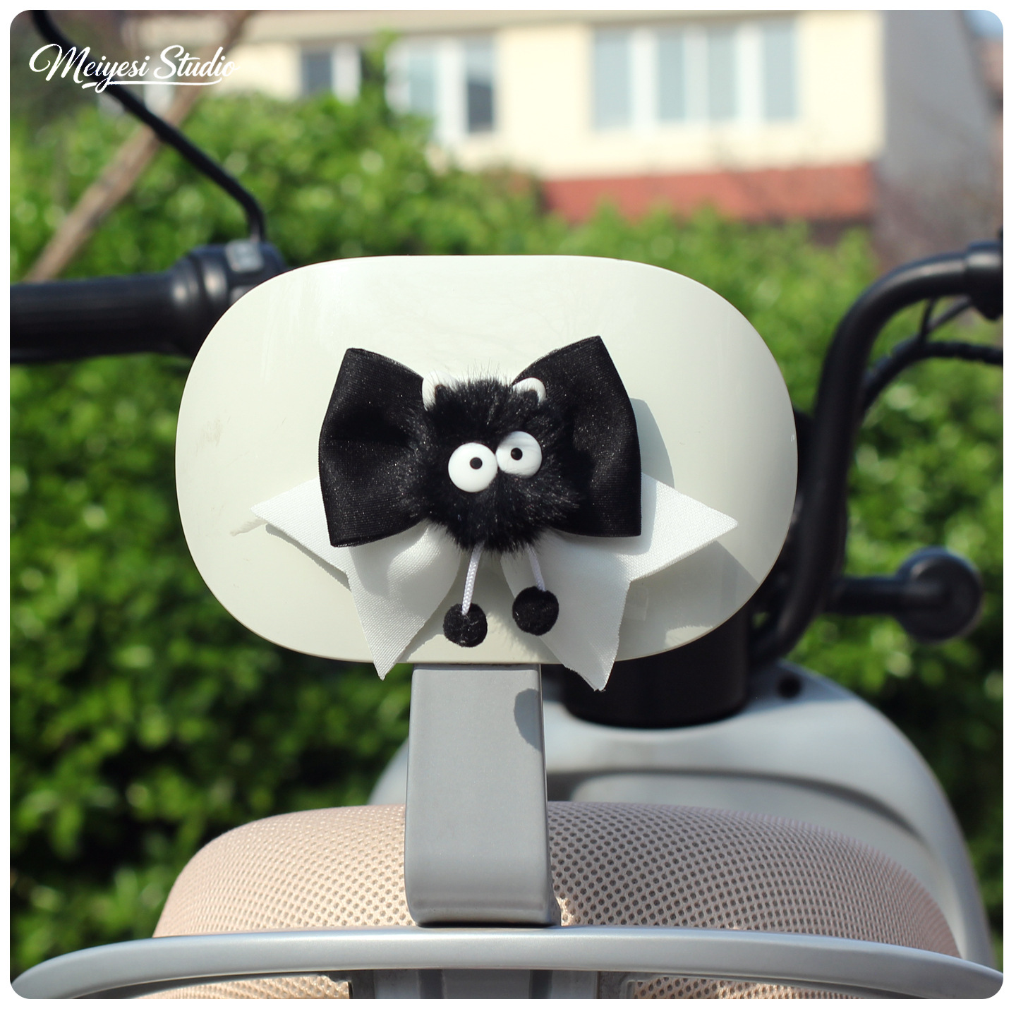 Coche eléctrico color pequeño arco accesorios de decoración orejas de gato pequeño monstruo lindo coche de batería accesorios de modificación pegatinas