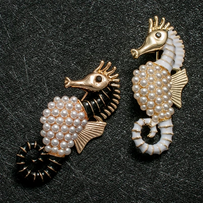 Pearl Seahorse Brooch, Classic: Yaxa sancaqları