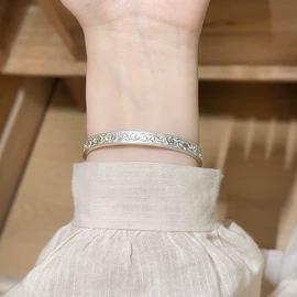 戒指;吊坠;耳钉