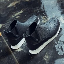 ��ʿ��Ь������~��ѥ�N���ڱ�����ˮЬ�п��ͲˮЬ