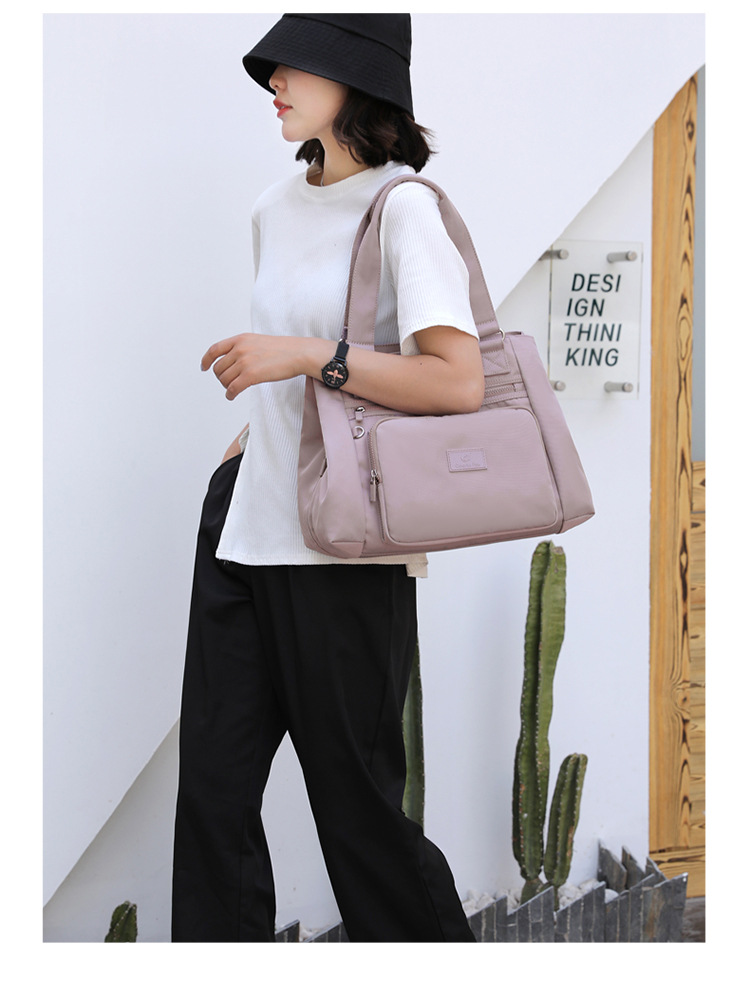 Women's Medium All Seasons Nylon Solid Color Basic Square Zipper Tote Bag display picture 5