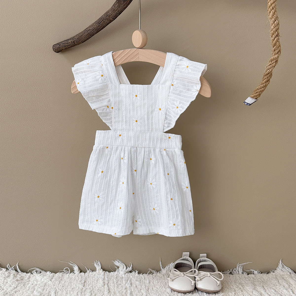 Hot Selling 2025 Baby Summer Thin Girl Baby Clothes Small Fly Sleeves Newborn Embroidered Flower Clothing Jumpsuit