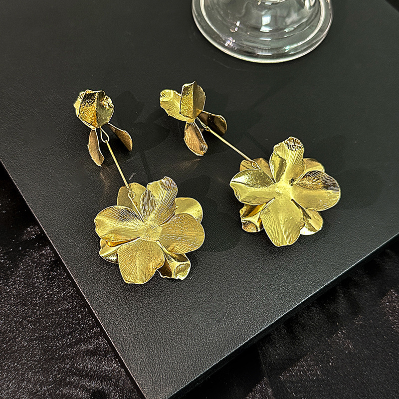 1 Pair Simple Style Flower Plating Iron Drop Earrings display picture 6