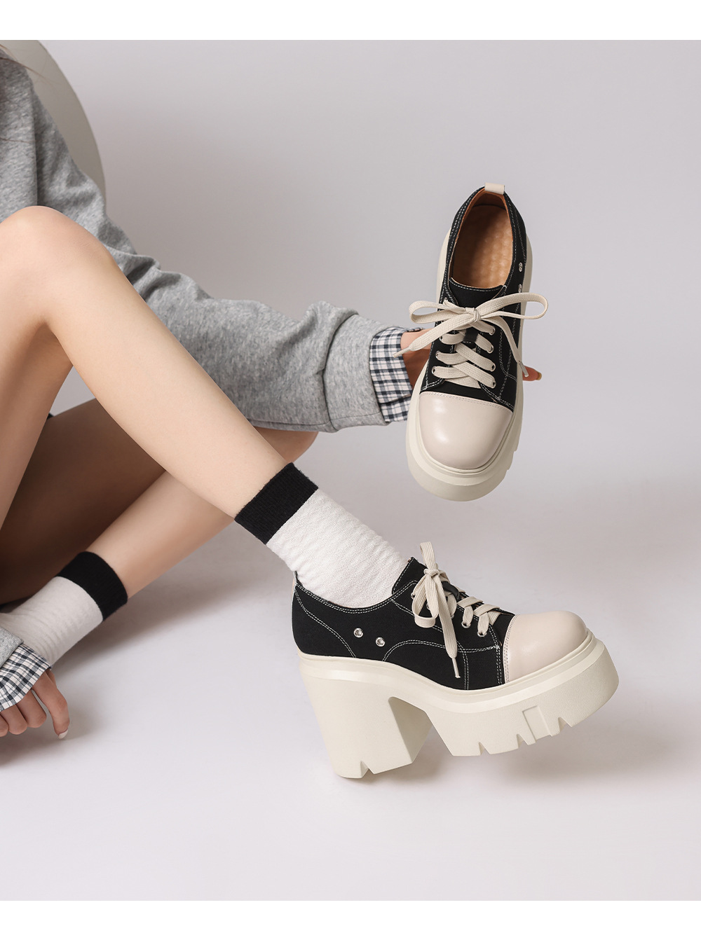 Giày thể thao nữ đế dày tăng chiều cao 12cm phối màu — Màu đen chi tiết 7