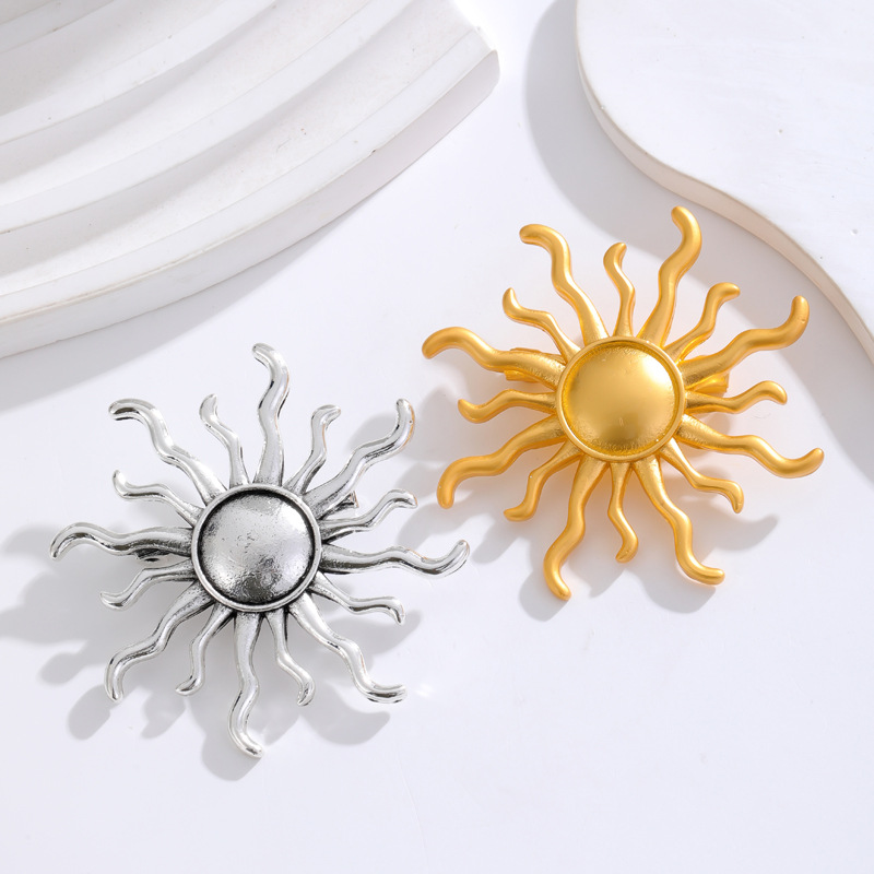 Zinc alloy Material Sun Pattern Retro Simple Style Pin Sun Zinc Alloy Plating Unisex Brooches